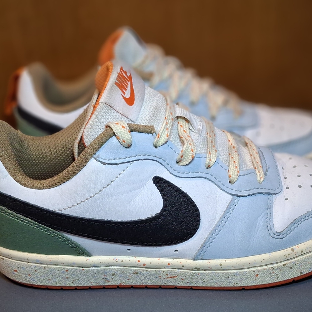 Nike White and Green Sneakers